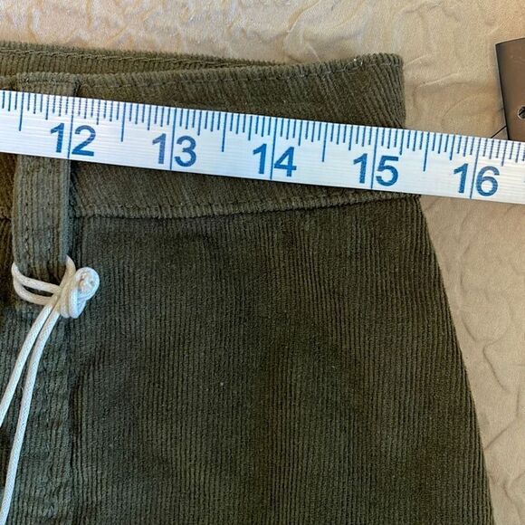 RE Generation By Celebrity Pink Steller Skirt Mini Corduroy Button Size 9/29Oliv - Picture 7 of 8